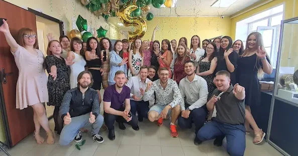 Коллектив транспортной компании ТК-ЭДЕЛИС в офисе